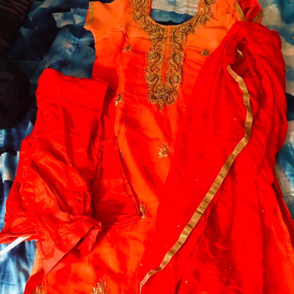 Salwar suit